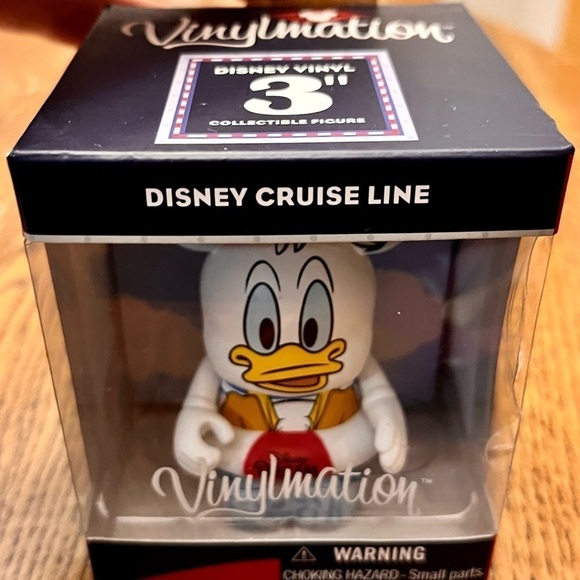 Disney Cruise Line 3 inch Donald Duck Collectible Vinyl Girls Boys Toy Swim Ball - Picture 2 of 6